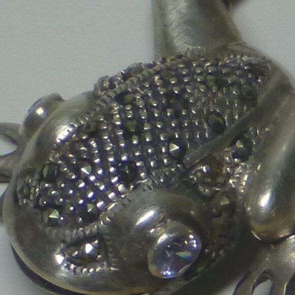 Vintage Sterling Silver Frog Brooch - Picture 2 of 7